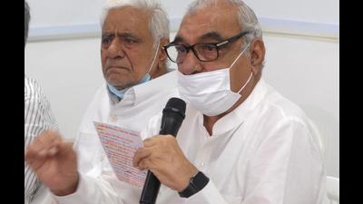 Former Haryana chief minister Bhupinder Singh Hooda criticised the government for ignoring the issues of farmers (HT File)