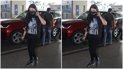 Shruti Haasan’s attire was all about being stunningly casual. She was spotted in an all-black attire at the airport. (HT Photos/Varinder Chawla) Shruti Haasan’s attire was all about being stunningly casual. She was spotted in an all-black attire at the airport. (HT Photos/Varinder Chawla)