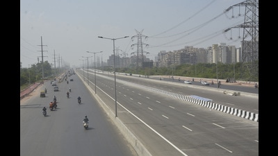 Traffic police officials said that the Tigri underpass area at Vijay Nagar will be out of bounds for commuters due to the work. (HT Archive) Traffic police officials said that the Tigri underpass area at Vijay Nagar will be out of bounds for commuters due to the work. (HT Archive)