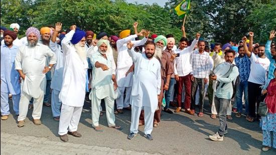 Punjab farmers claimed minister Vijay Inder Singla, Sangrur MLA, worked against interest of farmers and they had been protesting against him. (HT Photo)