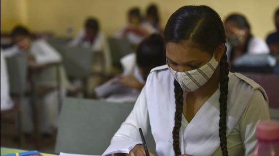 The first term for Class 10 board examination will be conducted from November 30 to December 11, 2021, on the major subjects. (Sunil Ghosh/HT)