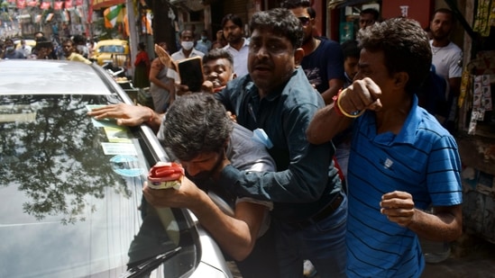 A clash between BJP and TMC supporters during an election campaign for Bhabanipur by-election, in Kolkata (Image for representation)(Saikat Paul)