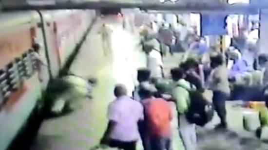 A video grab of the incident (twitter.com/ShivajilRTS)
