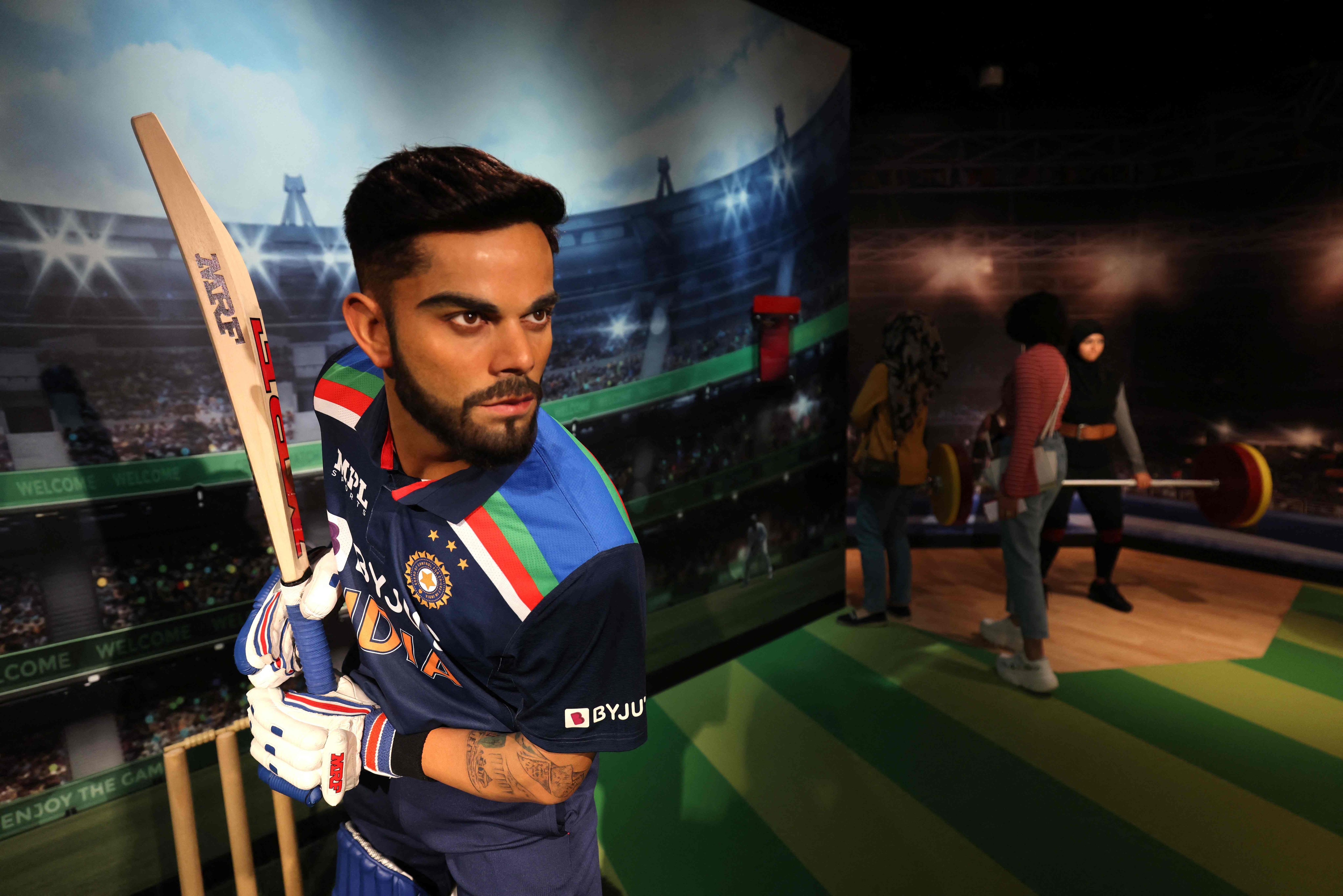 تم الكشف عن شمع لاعب الكريكيت الهندي Wirat Kohli في متحف Madame Tussauds الذي افتتح مؤخرًا في دبي (AFP)