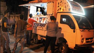 Some of the food trucks in Mumbai will be given by the BMC to women self-help groups. (Hindustan Times) Some of the food trucks in Mumbai will be given by the BMC to women self-help groups. (Hindustan Times)