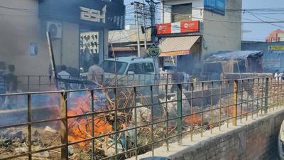 Leaves and branches being burnt at Subhash Nagar in Ludhiana on Wednesday, even as the city is already grappling with pollution due to stubble burning. (HT File) Leaves and branches being burnt at Subhash Nagar in Ludhiana on Wednesday, even as the city is already grappling with pollution due to stubble burning. (HT File)