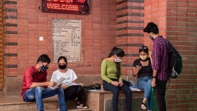 As per the Maharashtra government's directive, only fully vaccinated students are being allowed to attend the classroom sessions. (PTI (FOR REPRESENTATIONAL PURPOSE))) As per the Maharashtra government's directive, only fully vaccinated students are being allowed to attend the classroom sessions. (PTI (FOR REPRESENTATIONAL PURPOSE)))