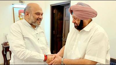 Former Punjab chief minister Capt Amarinder Singh with Union home minister Amit Shah during a meeting in New Delhi. Punjab deputy chief minister Sukhjinder Singh Randhawa has blamed him for the Centre’s unilateral move to extend the jurisdiction of the BSF from 15 km to 50 km, from the border. (PTI file photo) Former Punjab chief minister Capt Amarinder Singh with Union home minister Amit Shah during a meeting in New Delhi. Punjab deputy chief minister Sukhjinder Singh Randhawa has blamed him for the Centre’s unilateral move to extend the jurisdiction of the BSF from 15 km to 50 km, from the border. (PTI file photo)