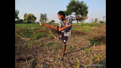 Love for dancing has catapulted this young farmer from a village in Bulandshahr district to fame. (HT) Love for dancing has catapulted this young farmer from a village in Bulandshahr district to fame. (HT)