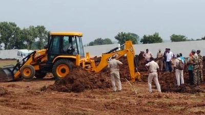 Police officials exhume body of an unidentified person with connection to the investigation into the disappearance of a teacher named Mamita Meher. (@BidyutBehera7/Twitter) Police officials exhume body of an unidentified person with connection to the investigation into the disappearance of a teacher named Mamita Meher. (@BidyutBehera7/Twitter)