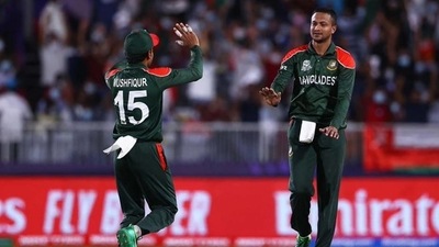 Shakib Al Hasan overtakes Lasith Malinga to be leading wicket-taker in men's T20Is ((Twitter/T20WorldCup)) Shakib Al Hasan overtakes Lasith Malinga to be leading wicket-taker in men's T20Is ((Twitter/T20WorldCup))