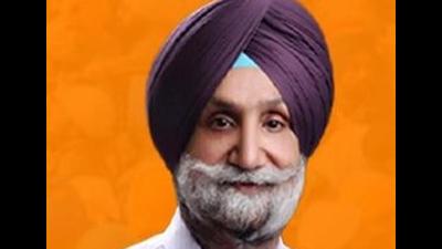 Captain Saab has betrayed the (Gandhi) family that gave various positions and always honoured him, said Randhawa. Captain Saab has betrayed the (Gandhi) family that gave various positions and always honoured him, said Randhawa.