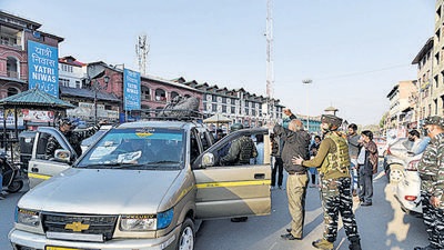Security personnel conduct checks, as part of security measures, in Kashmir on Wednesday. (Waseem Andrabi/HT photo) Security personnel conduct checks, as part of security measures, in Kashmir on Wednesday. (Waseem Andrabi/HT photo)