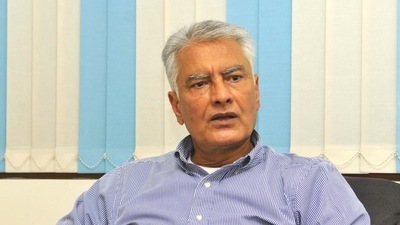 Centre trying to bifurcate society, alleges former Punjab Congress chief Sunil Jakhar. Centre trying to bifurcate society, alleges former Punjab Congress chief Sunil Jakhar.