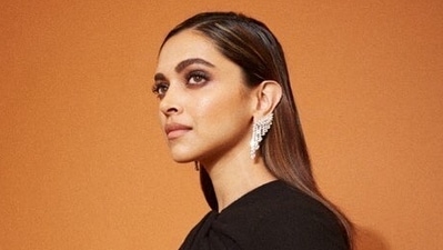 Deepika Padukone was seen at Mumbai airport early Wednesday. Deepika Padukone was seen at Mumbai airport early Wednesday. 