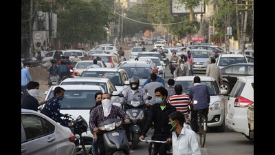 Traffic chaos is being witnessed at various markets in Ludhiana including Ghumar Mandi and Gol Market in Model Town; Field Ganj, Chaura Bazar and Jawahar Nagar camp. (HT file)