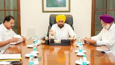 After the Punjab cabinet meeting, ministers will attend the Progressive Punjab Investors Summit at a resort. (HT FILE PHOTO)