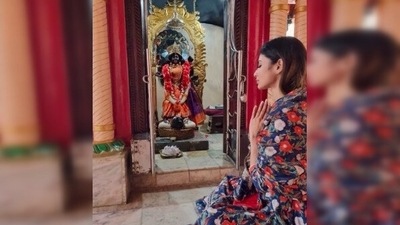 In another photo, Mouni Roy can be seen folding her hands and praying in front of an idol of Goddess Kali donning a floral printed saree. (Instagram/@imouniroy) In another photo, Mouni Roy can be seen folding her hands and praying in front of an idol of Goddess Kali donning a floral printed saree. (Instagram/@imouniroy)
