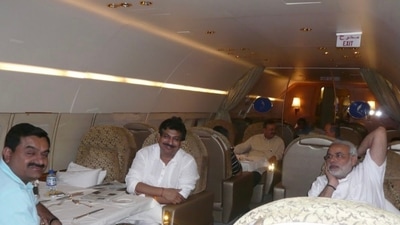 Congress national spokesperson Pawan Khera posted this photograph and gave a spin to Hardeep Singh Puri's attack.&nbsp;