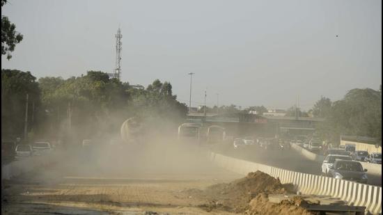 The CAQM said between October 1 and October 15, 112 teams — 37 teams in Delhi, 30 in Haryana, 20 in Rajasthan, and 25 in eight NCR districts of Uttar Pradesh— were constituted and deployed to conduct on-field surprise checks of C&D sites alone. (Representational image/HT Archive)