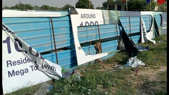 Illegal hoardings around Dwarka expressway were removed, besides sealing of 16 illegal structures by MCG. (MCG)