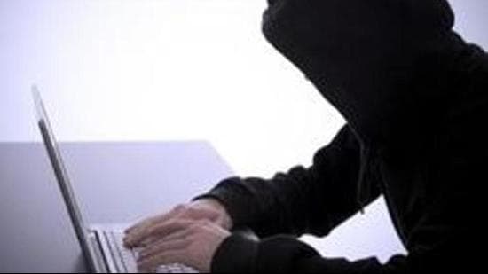 A 45-year-old lodged complaint against unidentified person with Sanpada police after losing Rs99,000 to online fraud. (HT FILE)