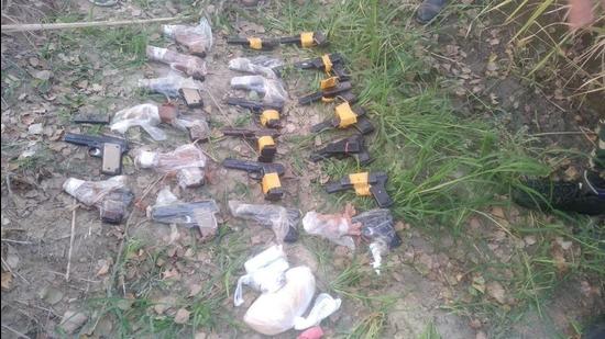 The pistols, ammunition and drugs recovered from a bag found between the barbed wire fence and the zero line on the border with Pakistan in Khemkaran sector of Tarn Taran district after a joint search operation by the Punjab Police and BSF on Wednesday. (HT Photo) The pistols, ammunition and drugs recovered from a bag found between the barbed wire fence and the zero line on the border with Pakistan in Khemkaran sector of Tarn Taran district after a joint search operation by the Punjab Police and BSF on Wednesday. (HT Photo)