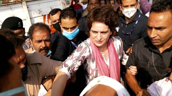 Congress leader Priyanka Gandhi Vadra being stopped by Police on their way to Agra, in Lucknow on Wednesday.(ANI)