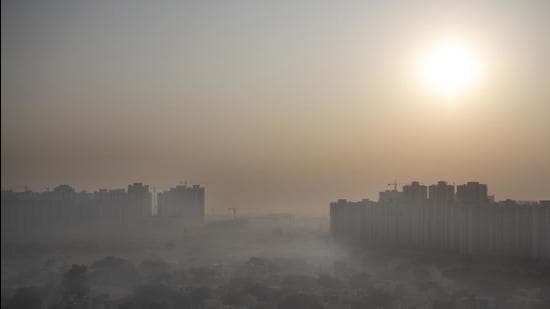 As of 7pm on Wednesday, the average AQI in 26 (out of 36 localities with pollution-monitoring stations) was in the ‘poor’ category. Two areas — Dwarka and Anand Vihar — slipped into the ‘very poor’ zone, with readings of 311 and 348 respectively. (Representational image/AP File)