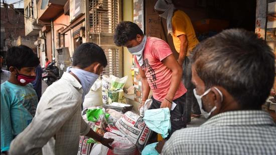 The Delhi government counsel told the court since there are only 320 ration card-holders in Rajiv Ratan Awas Yojana, Phase-2, Baprola, it may not be feasible for an FPS licensee to operate an FPS in the area. (Representational image/HT Archive)