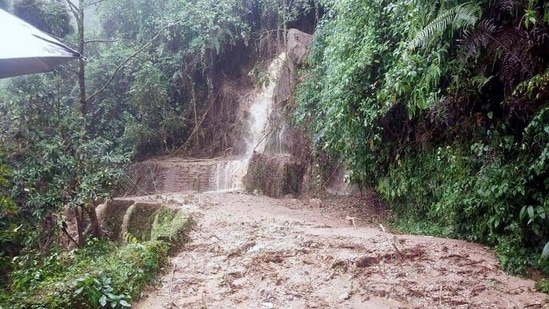Incessant rainfall triggered landslide in Darjeeling on Tuesday.(ANI Photo) Incessant rainfall triggered landslide in Darjeeling on Tuesday.(ANI Photo)