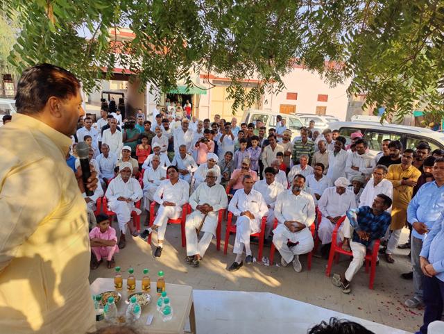 JJP national president Ajay Singh Chautala addressing a meeting in the Ellenabad assembly constituency on Wednesday. (HT Photo) JJP national president Ajay Singh Chautala addressing a meeting in the Ellenabad assembly constituency on Wednesday. (HT Photo)