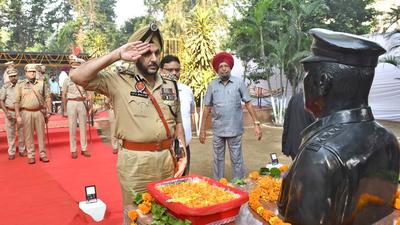 Ludhiana police commissioner Gurpreet Singh Bhullar paying tributes to martyrs on the police commemoration day on Thursday. (Gurpreet Singh/HT)