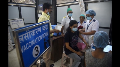 Amid the country crossing the one billion mark for Covid-19 vaccine doses, Maharashtra has administered over 93 million doses till date (SATISH BATE/HT) Amid the country crossing the one billion mark for Covid-19 vaccine doses, Maharashtra has administered over 93 million doses till date (SATISH BATE/HT)
