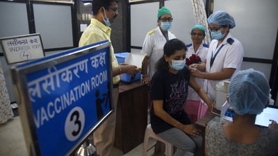 Amid the country crossing the one billion mark for Covid-19 vaccine doses, Maharashtra has administered over 93 million doses till date (SATISH BATE/HT) (HT_PRINT) Amid the country crossing the one billion mark for Covid-19 vaccine doses, Maharashtra has administered over 93 million doses till date (SATISH BATE/HT) (HT_PRINT)