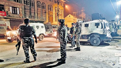 Security personnel cordon off an area during the encounter in Chanapora, J&K, on Thursday. (ANI)