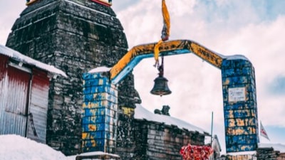 Chopta Tungnath, Uttarakhand: Trekkers will love this small region of enchanting meadows and evergreen forest area in Uttarakhand. Do go on a trek to Tungnath temple, which is one of the highest Shiva temples in the world. (Unsplash)