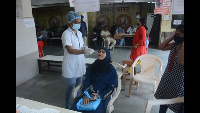 Around 7,500 tests are being conducted daily by Navi Mumbai Municipal Corporation, of which 60% is done by RT-PCR and 40% antigen test. Navi Mumbai has recorded no Covid deaths in the last 22 days (PRAFUL GANGURDE/HT FILE PHOTO) Around 7,500 tests are being conducted daily by Navi Mumbai Municipal Corporation, of which 60% is done by RT-PCR and 40% antigen test. Navi Mumbai has recorded no Covid deaths in the last 22 days (PRAFUL GANGURDE/HT FILE PHOTO)