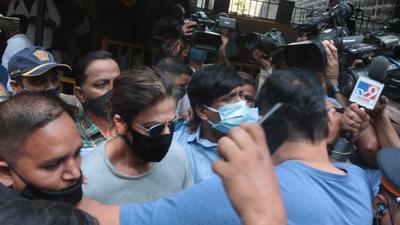 Earlier in the day, Shahrukh Khan visited Aryan, who is lodged in Arthur Road Jail in Mumbai (HT Photo) Earlier in the day, Shahrukh Khan visited Aryan, who is lodged in Arthur Road Jail in Mumbai (HT Photo)