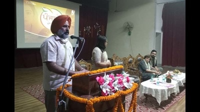 Cabinet minister Pargat Singh interacts with students of Government College for Girls in Ludhiana on Thursday. Coming down heavily on bureaucratic system in the state, he said education policies should be framed by educationists and not babus. (Harsimar Pal Singh/ HT) Cabinet minister Pargat Singh interacts with students of Government College for Girls in Ludhiana on Thursday. Coming down heavily on bureaucratic system in the state, he said education policies should be framed by educationists and not babus. (Harsimar Pal Singh/ HT)