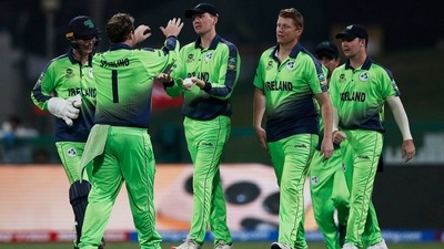 Cricket - ICC Men's T20 World Cup 2021 - Round 1 - Group A - Sri Lanka v Ireland - Zayed Cricket Stadium, Abu Dhabi, United Arab Emirates - October 20, 2021 Ireland's Gareth Delany celebrates with teammates after catching out Sri Lanka's Kusal Perera REUTERS/Hamad I Mohammed (REUTERS)