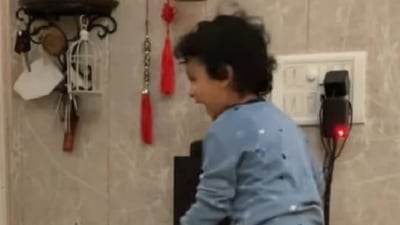 The boy sweetly asks Alexa to play the Bollywood song ‘Dum Dum Diga Diga, Mausam Bheega Bheega’. (Instagram/@tintinkabacha) The boy sweetly asks Alexa to play the Bollywood song ‘Dum Dum Diga Diga, Mausam Bheega Bheega’. (Instagram/@tintinkabacha)