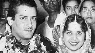 Shammi Kapoor tied the knot with Geeta Bali on 24 August 1955. Shammi Kapoor tied the knot with Geeta Bali on 24 August 1955.