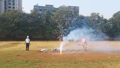 Members of Maharashtra pollution control board and NGO Awaaz Foundation carry out noise tests on commercially available firecrackers at RCF Ground, Chembur, on Thursday (HT) Members of Maharashtra pollution control board and NGO Awaaz Foundation carry out noise tests on commercially available firecrackers at RCF Ground, Chembur, on Thursday (HT)