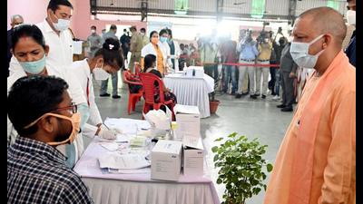 Uttar Pradesh chief minister Yogi Adityanath inspects a Covid vaccination centre during his visit to Saraswati Shishu Mandir, in Lucknow on Thursday. (ANI Photo)
