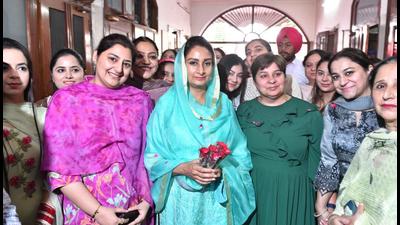 SAD leader Harsimrat Kaur Badal interacting with doctors, businesswomen and entrepreneurs in Ludhiana on Thursday; she passionately called out for women taking up leadership roles in business as well as politics. (Gurpreet Singh/HT) SAD leader Harsimrat Kaur Badal interacting with doctors, businesswomen and entrepreneurs in Ludhiana on Thursday; she passionately called out for women taking up leadership roles in business as well as politics. (Gurpreet Singh/HT)