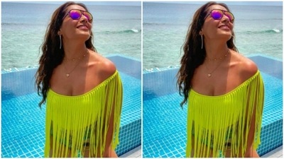 In beach wavy curls, Bipasha left her tresses open to play in the wind from the sea. (Instagram/@bipashabasu) In beach wavy curls, Bipasha left her tresses open to play in the wind from the sea. (Instagram/@bipashabasu)