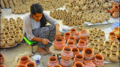 An artisan preparing earthen pots ahead of Karva Chauth near Maloya, Chandigarh, on a warm Thursday noon. (Keshav Singh/HT)