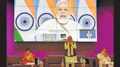PM Modi inaugurated the Infosys Foundation Vishram Sadan at National Cancer Institute in Jhajjar’s Badsa through video conferencing on Thursday. (HT Photo)