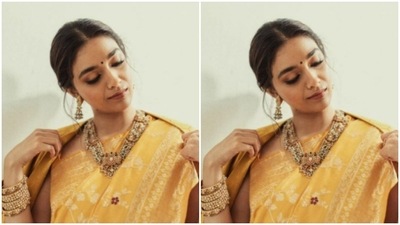 Keerthy accessorised her look for the photoshoot in classic golden jewellery from the house of Kishan Das Jewellery. In a necklace, earrings and bangles, she looked gorgeous as ever. (Instagram/@keerthysureshofficial) Keerthy accessorised her look for the photoshoot in classic golden jewellery from the house of Kishan Das Jewellery. In a necklace, earrings and bangles, she looked gorgeous as ever. (Instagram/@keerthysureshofficial)